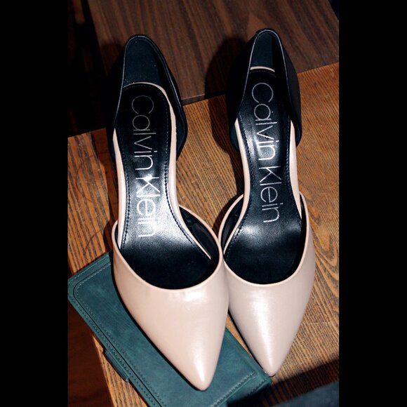 SOLD Chic Calvin Klein "Gloria"',  3"/ 7.6 cm Heels - Picture 6 of 10